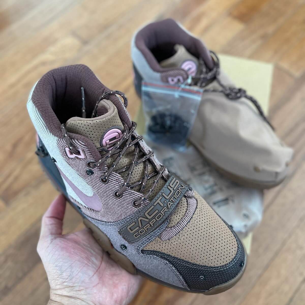 travis scott baseball cleats